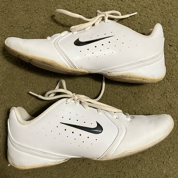 nike women's sideline iii cheerleading shoes